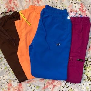 Medium PETITE Scrub bottoms LOT